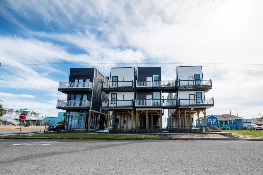 805 Avenue K b, Galveston, TX 77550