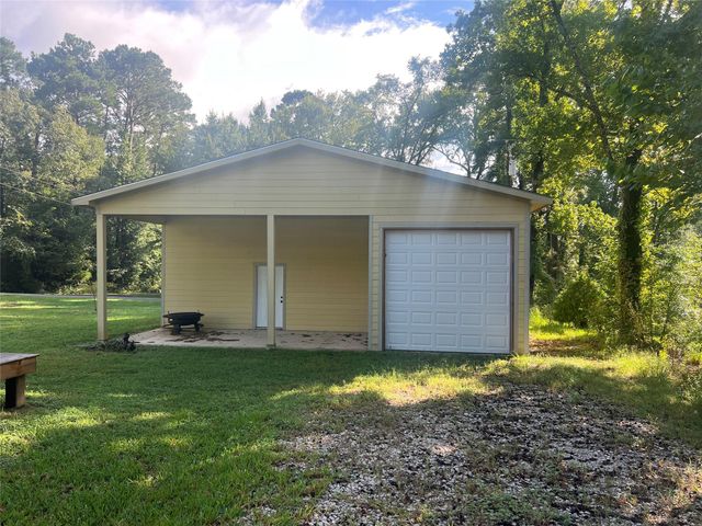 155 Cherry Tree, Livingston, TX 77351