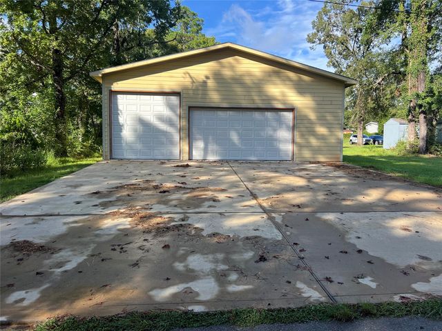 155 Cherry Tree, Livingston, TX 77351