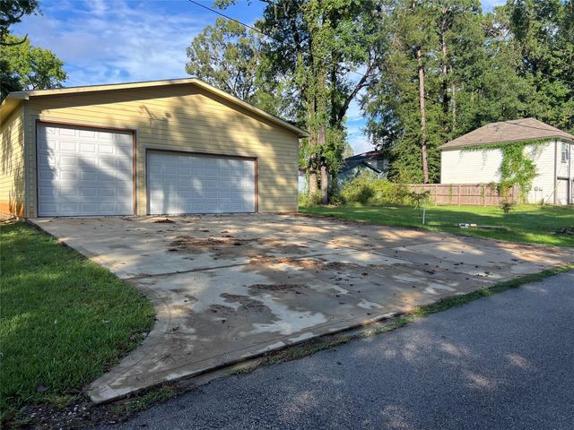 155 Cherry Tree, Livingston, TX 77351