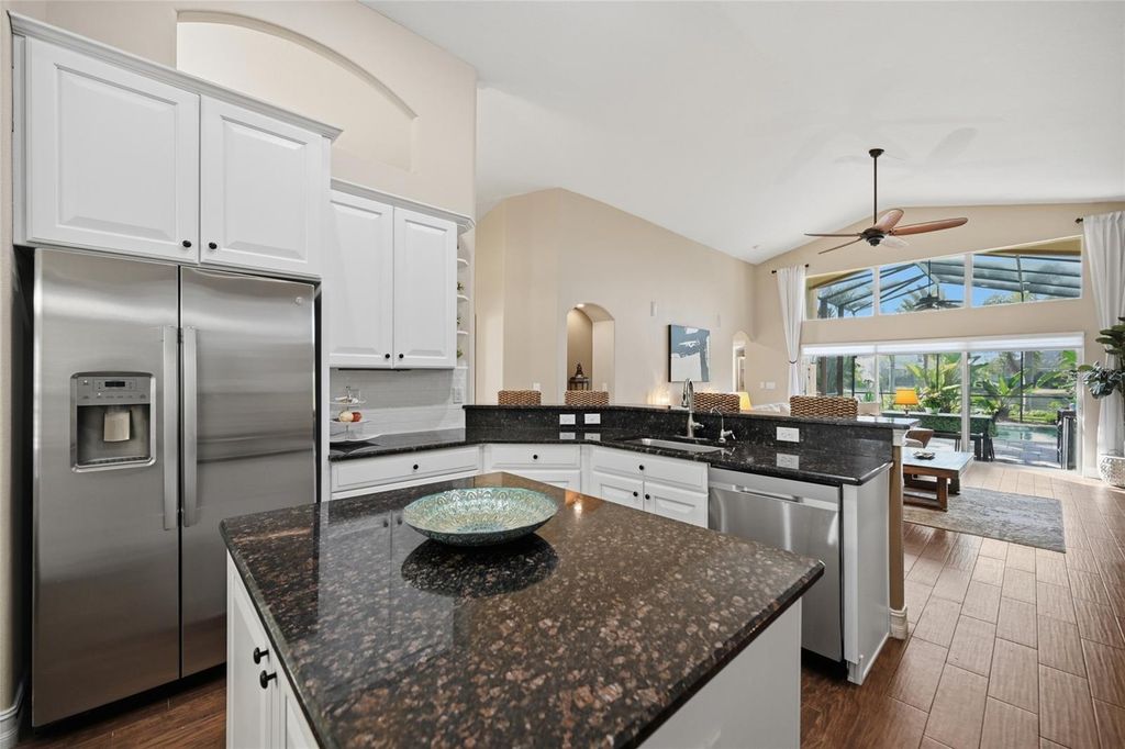 Image 15 of property listing at 12012 LONGVIEW LAKE CIRCLE, Bradenton, FL 34211