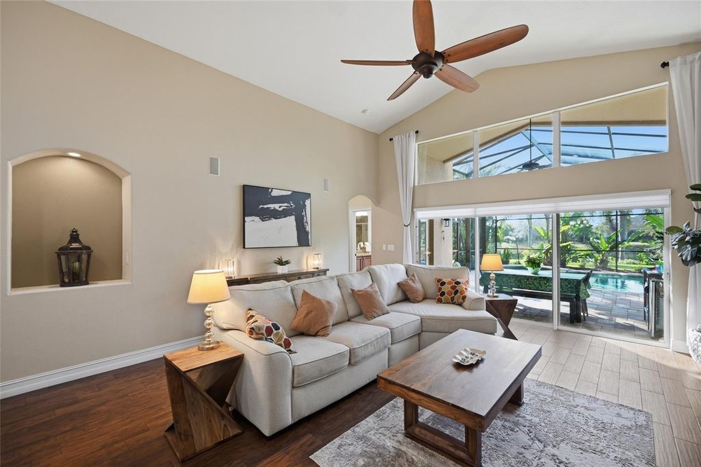 Image 22 of property listing at 12012 LONGVIEW LAKE CIRCLE, Bradenton, FL 34211