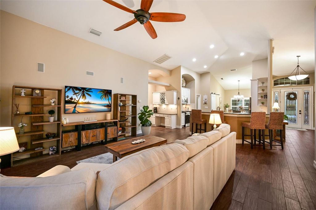 Image 24 of property listing at 12012 LONGVIEW LAKE CIRCLE, Bradenton, FL 34211