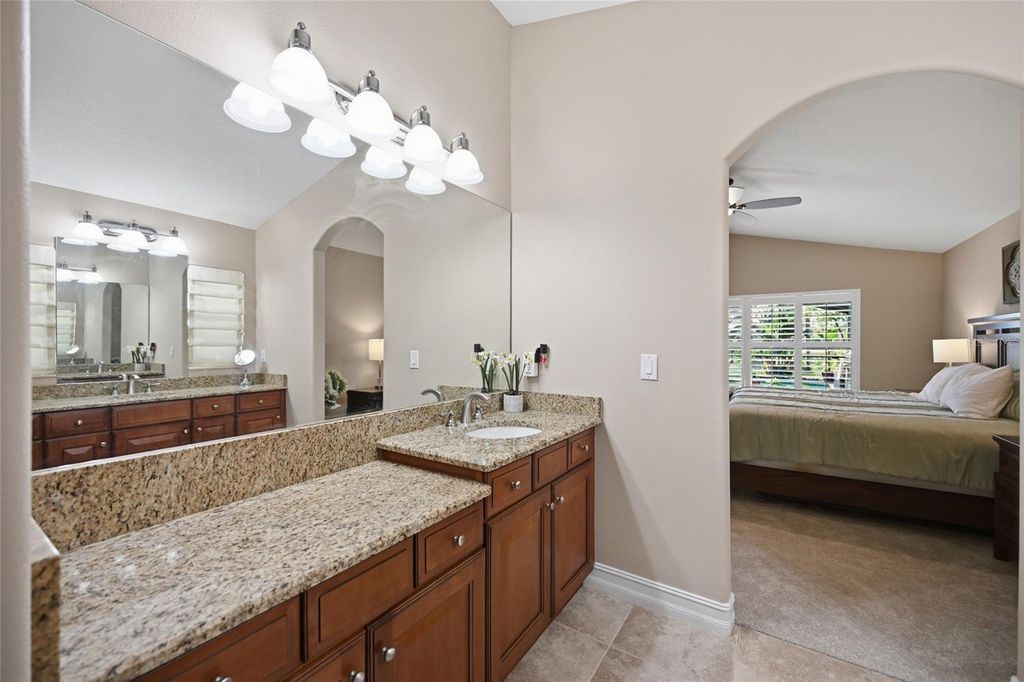 Image 28 of property listing at 12012 LONGVIEW LAKE CIRCLE, Bradenton, FL 34211