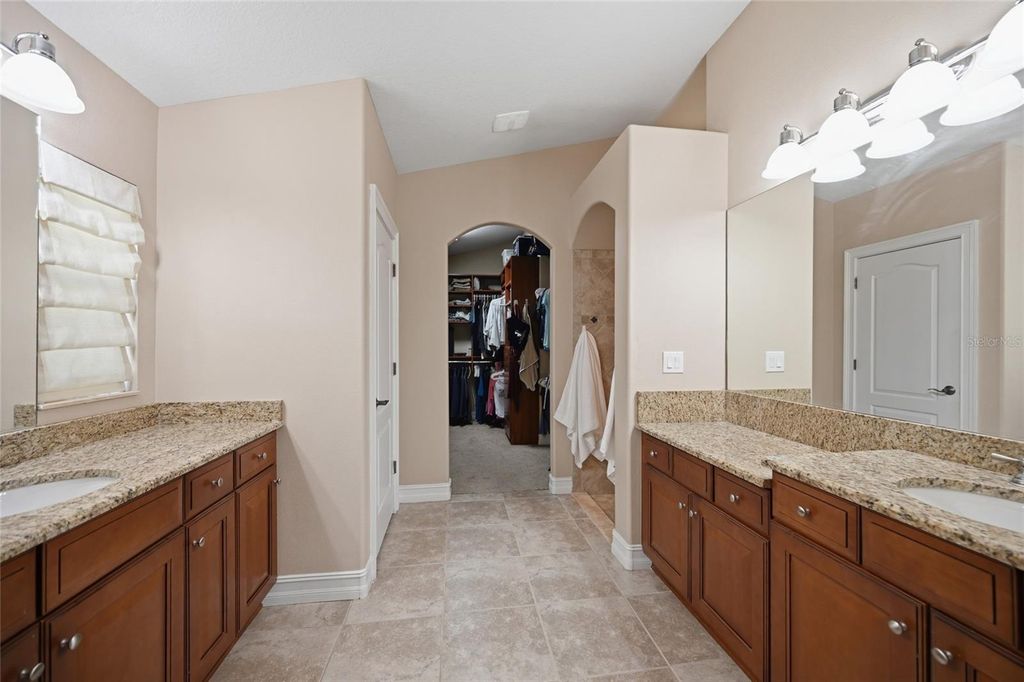Image 30 of property listing at 12012 LONGVIEW LAKE CIRCLE, Bradenton, FL 34211