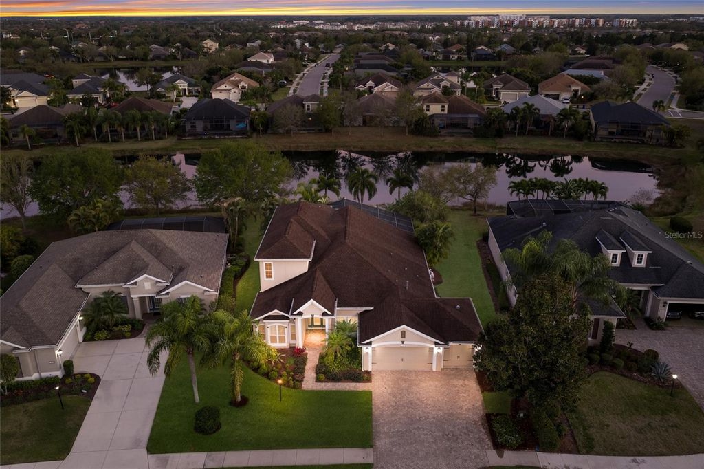 Image 4 of property listing at 12012 LONGVIEW LAKE CIRCLE, Bradenton, FL 34211