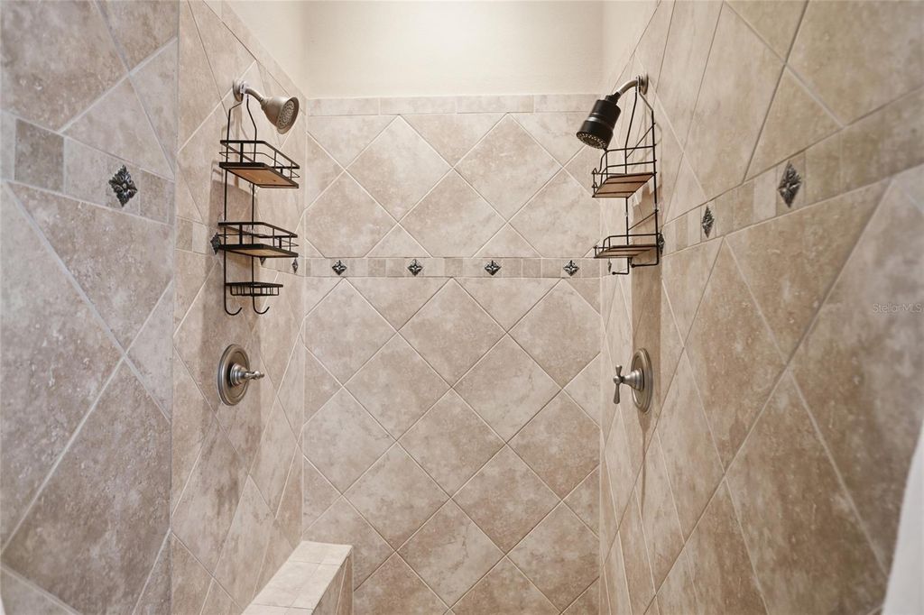 Image 31 of property listing at 12012 LONGVIEW LAKE CIRCLE, Bradenton, FL 34211