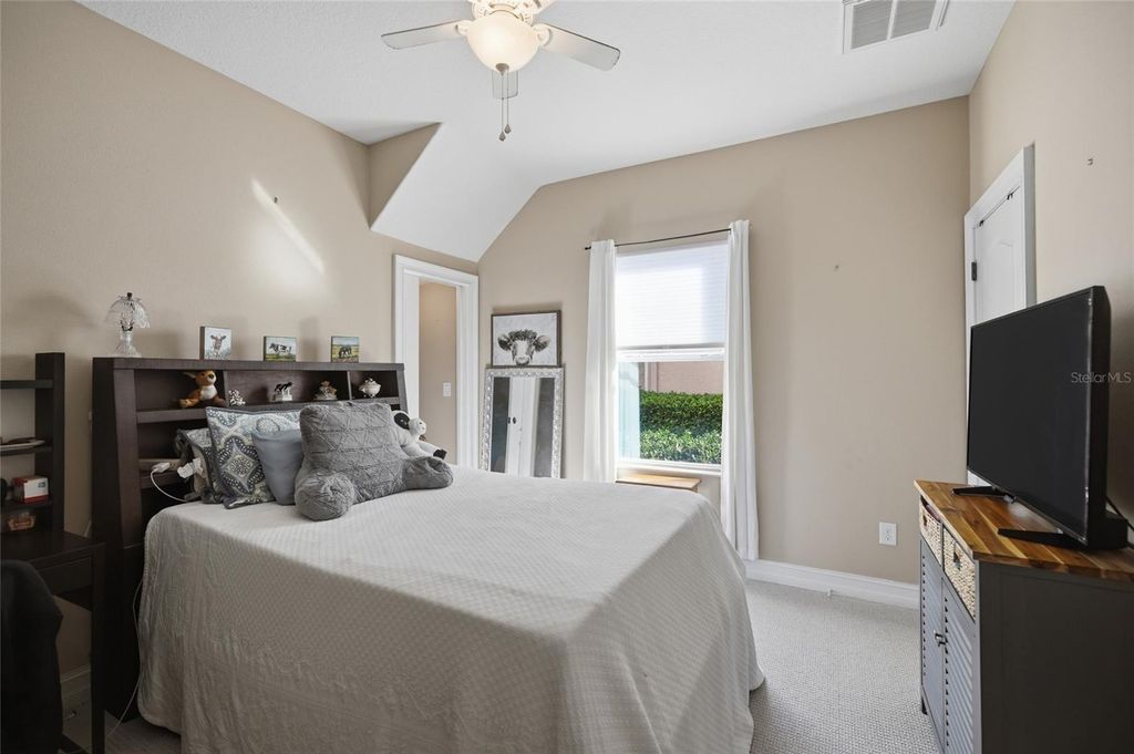 Image 33 of property listing at 12012 LONGVIEW LAKE CIRCLE, Bradenton, FL 34211