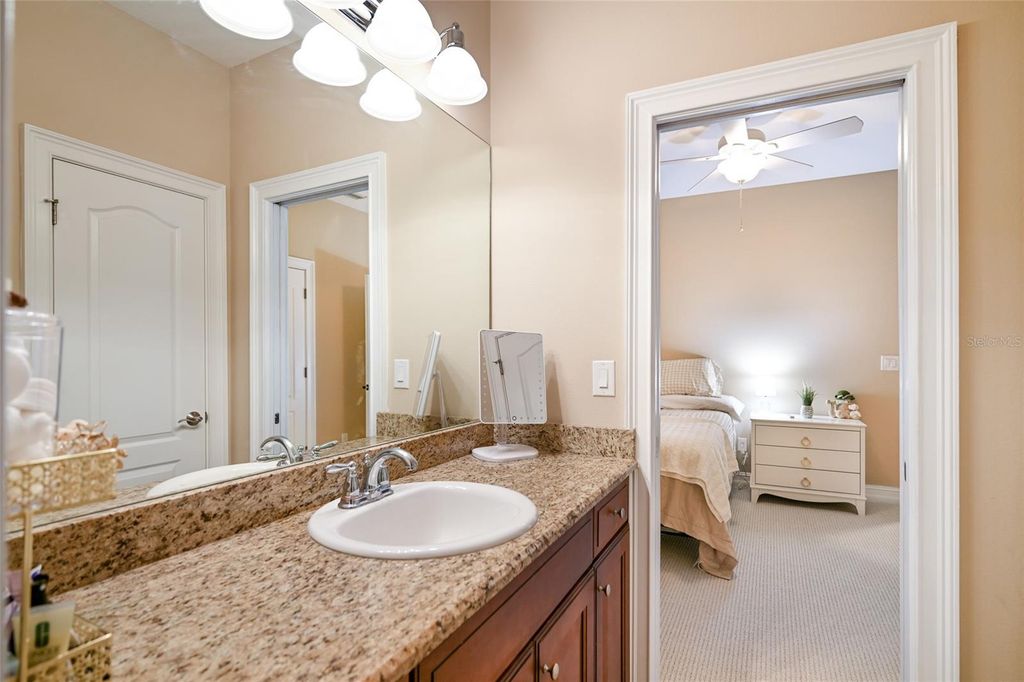 Image 35 of property listing at 12012 LONGVIEW LAKE CIRCLE, Bradenton, FL 34211