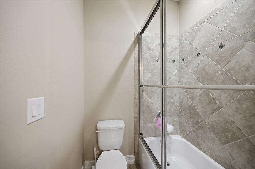 Image 37 of property listing at 12012 LONGVIEW LAKE CIRCLE, Bradenton, FL 34211