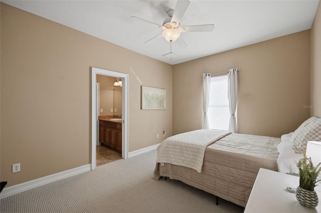 Image 38 of property listing at 12012 LONGVIEW LAKE CIRCLE, Bradenton, FL 34211