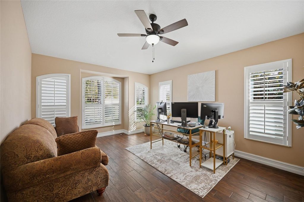 Image 9 of property listing at 12012 LONGVIEW LAKE CIRCLE, Bradenton, FL 34211