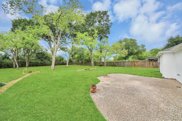 904 Victoria Drive, Richmond, TX 77469