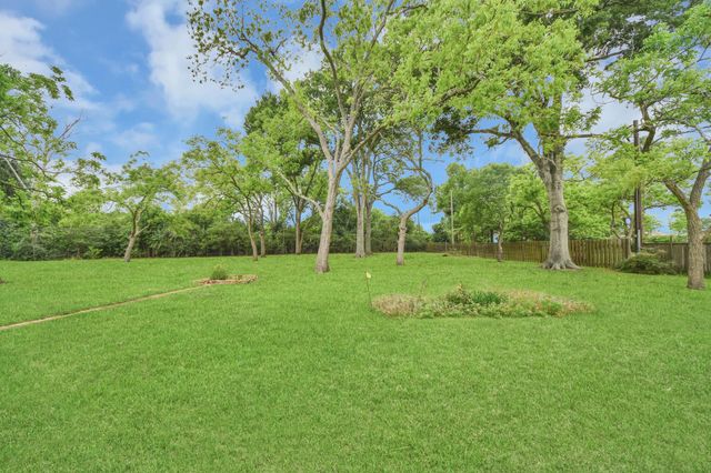 904 Victoria Drive, Richmond, TX 77469