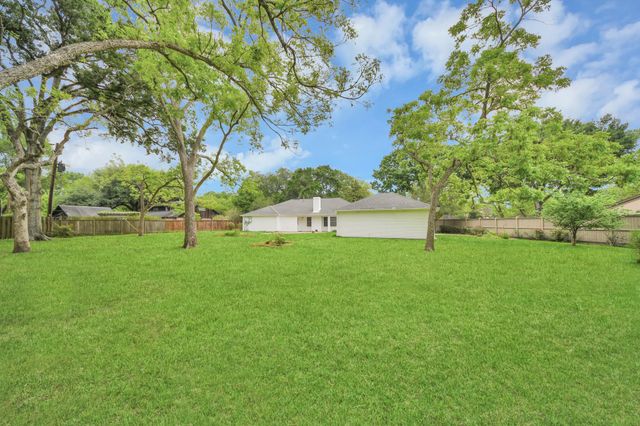 904 Victoria Drive, Richmond, TX 77469