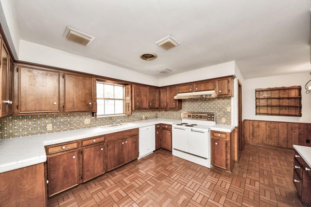 904 Victoria Drive, Richmond, TX 77469