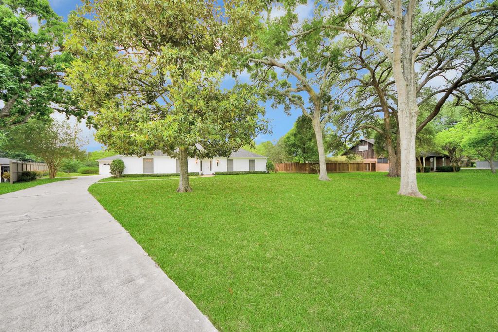 904 Victoria Drive, Richmond, TX 77469