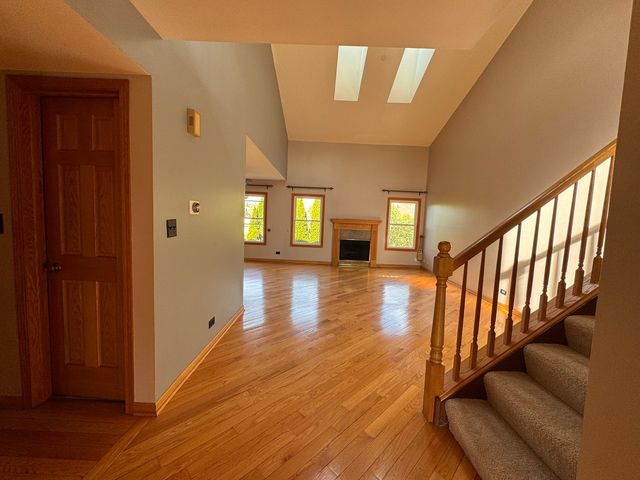 1661 ESTATE Circle 1661, Naperville, IL 60565