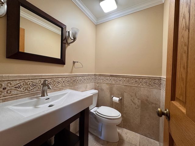 1661 ESTATE Circle 1661, Naperville, IL 60565