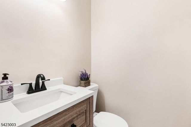 11196 Dell Pl, Stanhope Boro, NJ 07874