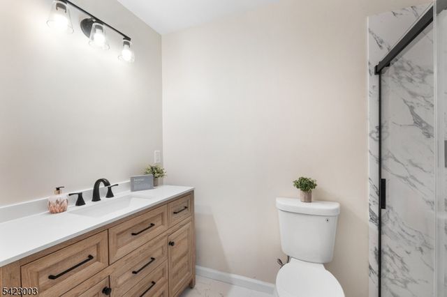 11196 Dell Pl, Stanhope Boro, NJ 07874