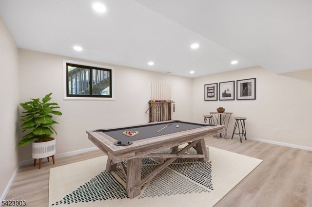 11196 Dell Pl, Stanhope Boro, NJ 07874