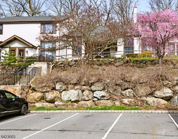 11196 Dell Pl, Stanhope Boro, NJ 07874