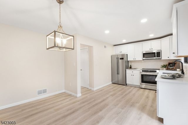 11196 Dell Pl, Stanhope Boro, NJ 07874