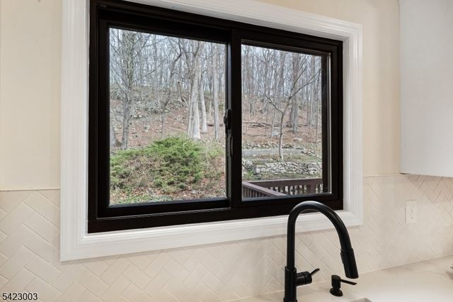 11196 Dell Pl, Stanhope Boro, NJ 07874