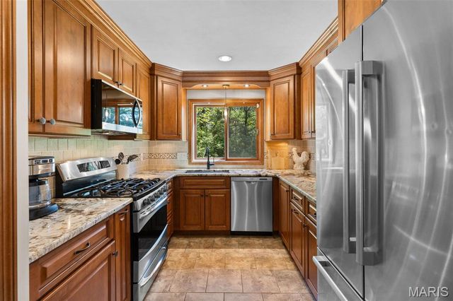 15574 Highcroft Drive, Chesterfield, MO 63017