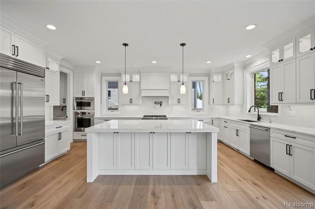 2182 Buckingham Avenue, Birmingham, MI 48009