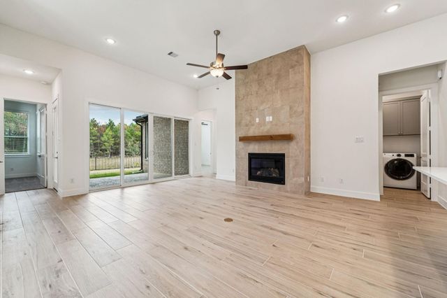 25932 N Outrider Banks, Montgomery, TX 77316