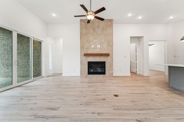 25932 N Outrider Banks, Montgomery, TX 77316