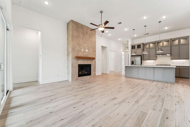 25932 N Outrider Banks, Montgomery, TX 77316