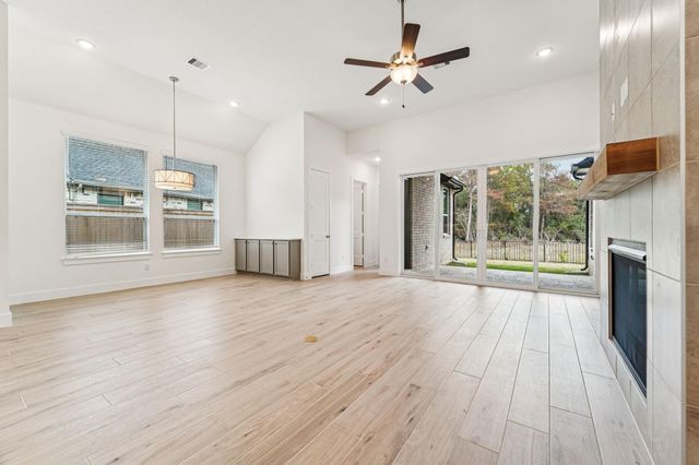 25932 N Outrider Banks, Montgomery, TX 77316