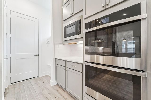 25932 N Outrider Banks, Montgomery, TX 77316