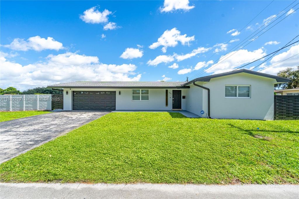 1621 NW 85th Way, Pembroke Pines, FL 33024