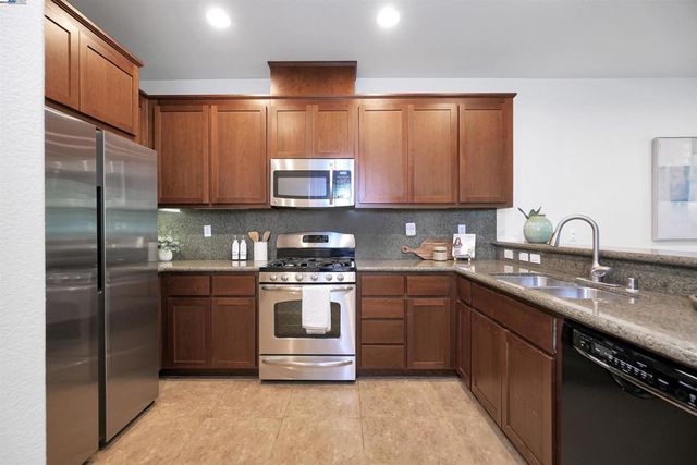 1110 Red Wing Dr, Hayward, CA 94541