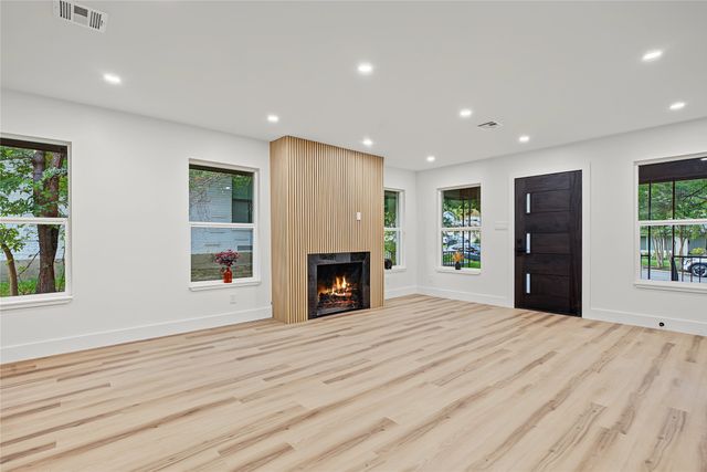 865 Peavy Road, Dallas, TX 75218