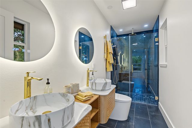 865 Peavy Road, Dallas, TX 75218