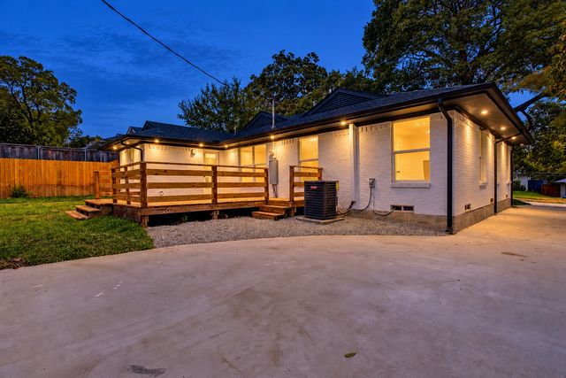 865 Peavy Road, Dallas, TX 75218