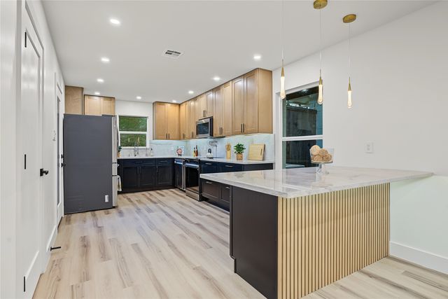865 Peavy Road, Dallas, TX 75218