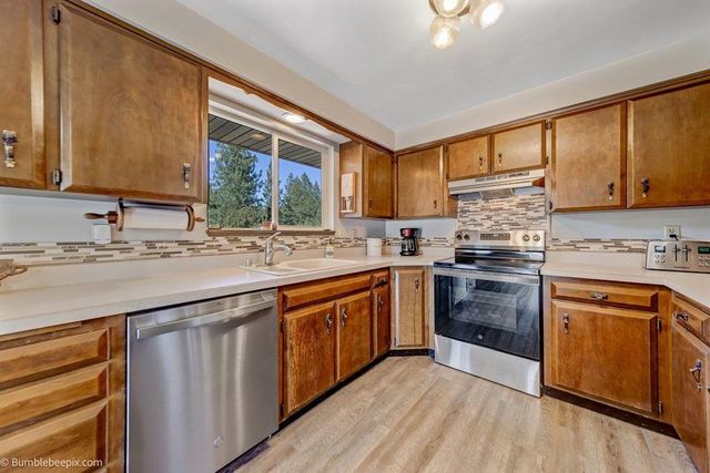 16825 E SCRIBNER Rd, Spokane, WA 99217