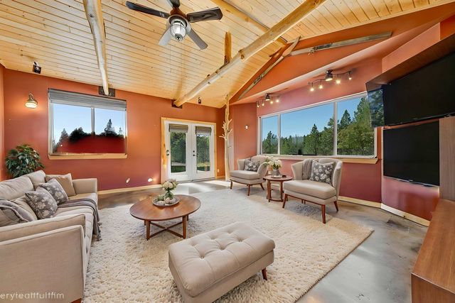 16825 E SCRIBNER Rd, Spokane, WA 99217