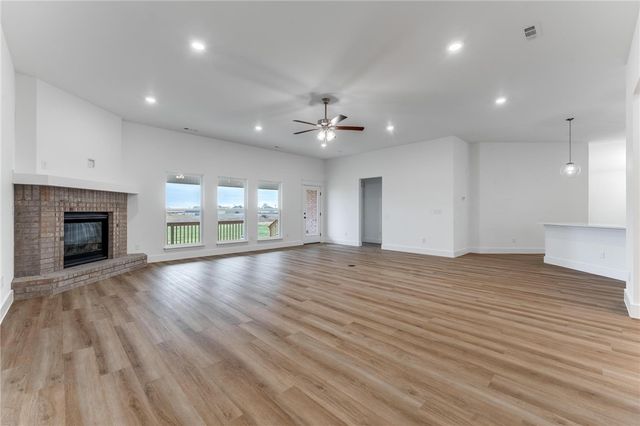 9018 S Pleasant Valley Road, Gentry, AR 72734