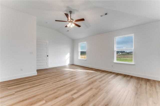 9018 S Pleasant Valley Road, Gentry, AR 72734