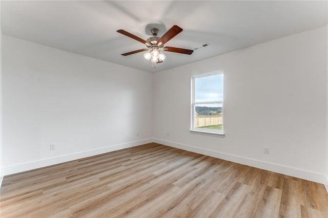 9018 S Pleasant Valley Road, Gentry, AR 72734