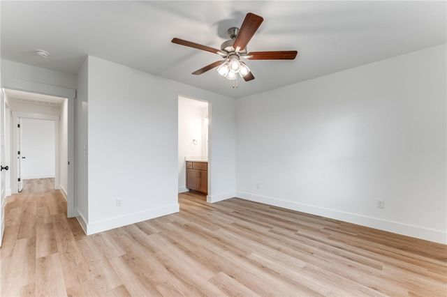 9018 S Pleasant Valley Road, Gentry, AR 72734