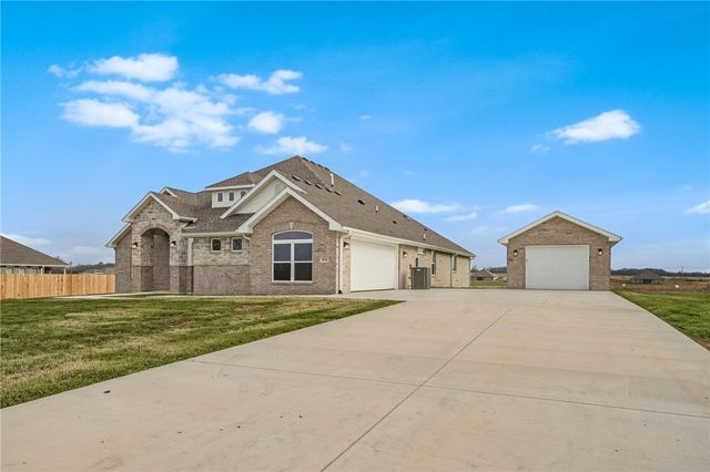 9018 S Pleasant Valley Road, Gentry, AR 72734