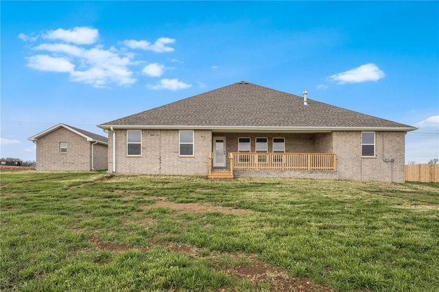 9018 S Pleasant Valley Road, Gentry, AR 72734